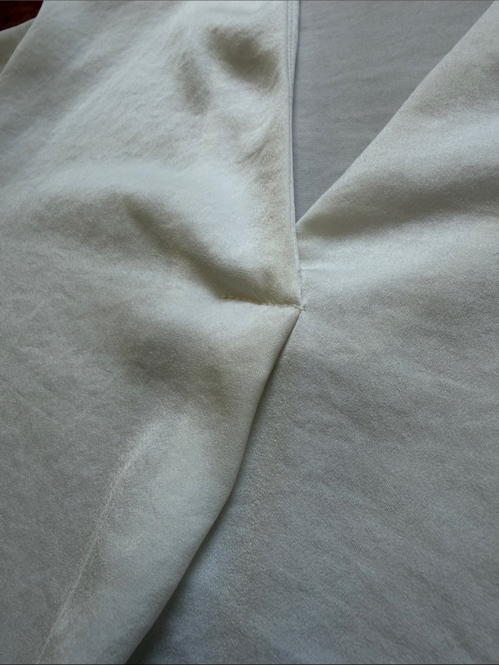 Banana Republic Factory Women’s White V-Neck Blouse - Picture 6 of 6
